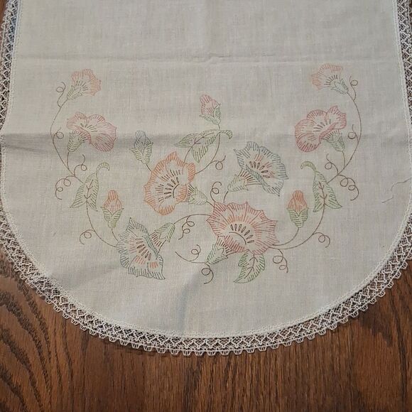 Vintage Bundle Of 2 Linen & Lace Table Runners - Picture 6 of 7
